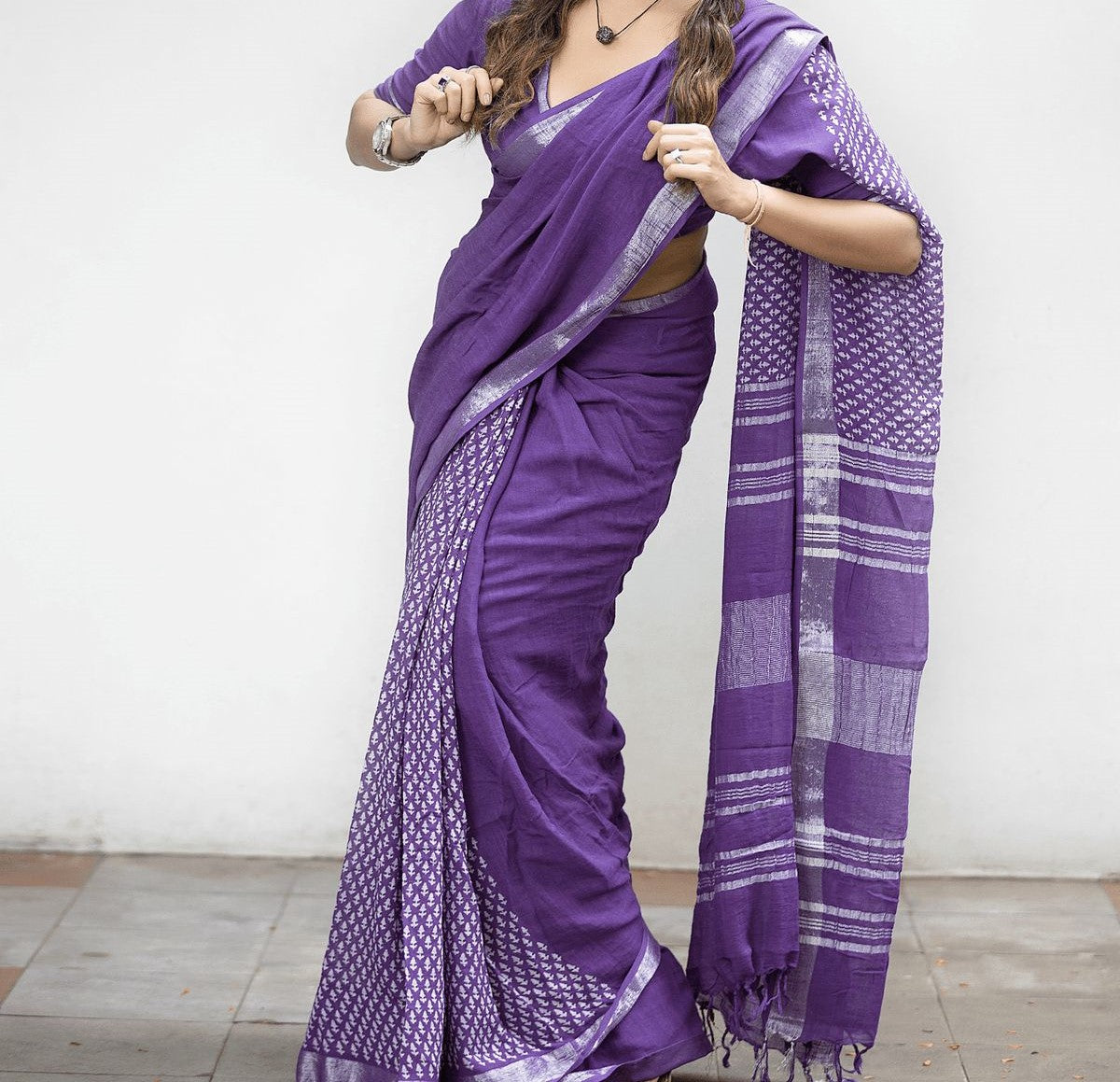 Soft Linen Print Saree-Code DF 218